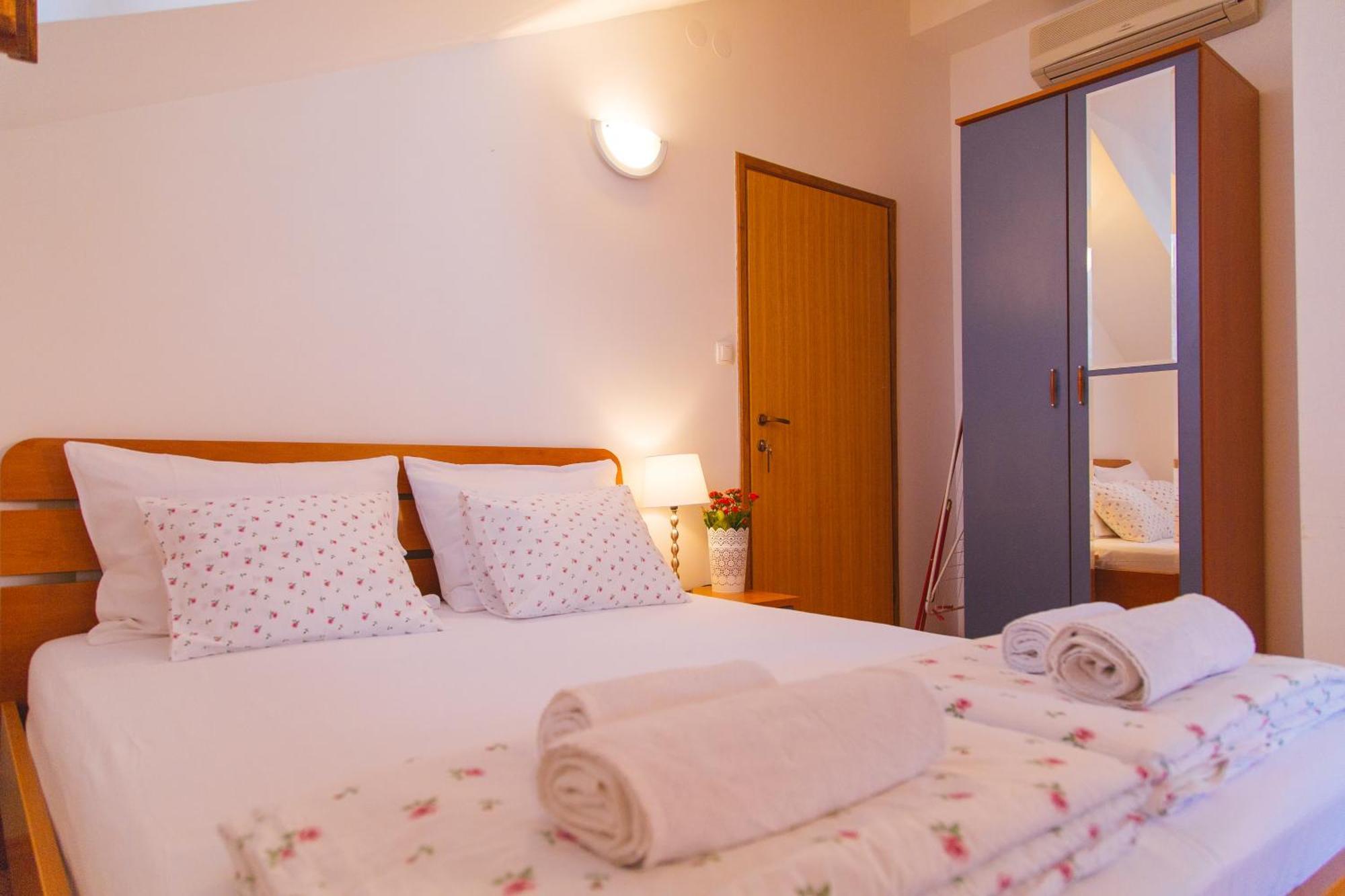 Inn By The River Omis Phòng bức ảnh